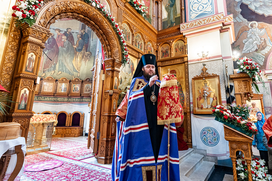 Божественная литургия в Преображенском соборе города Люберцы